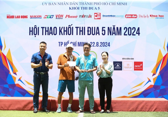 View -             Hội thao Khối thi đua 5 năm 2024: VOH vô địch bóng đá, HTV vô địch quần vợt    