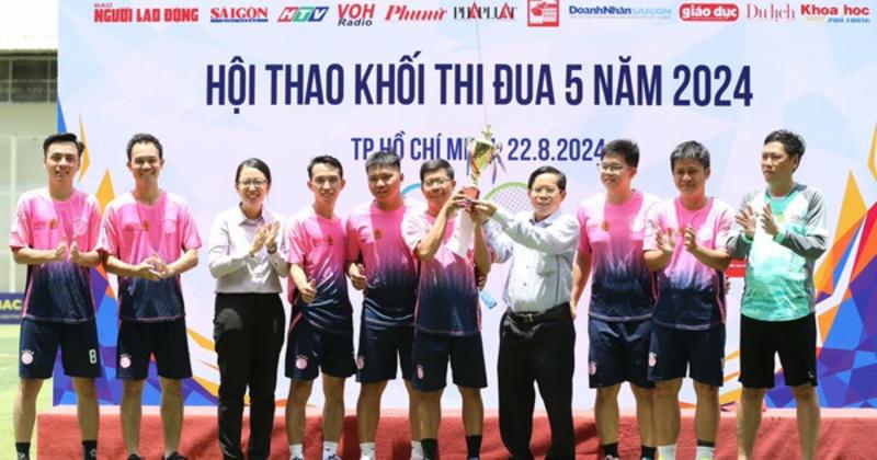             Hội thao Khối thi đua 5 năm 2024: VOH vô địch bóng đá, HTV vô địch quần vợt    