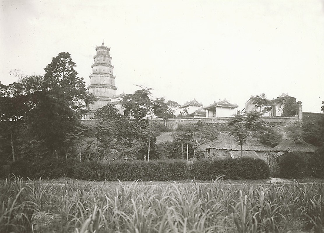 View -             Loạt ảnh quý giá về Cố đô Huế những năm 1919-1926    