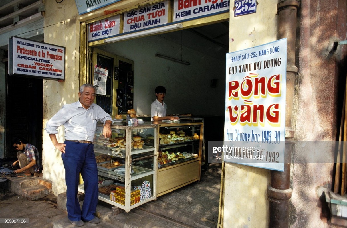             Loạt ảnh quý hơn vàng về phố Hàng Bông ở Hà Nội xưa    