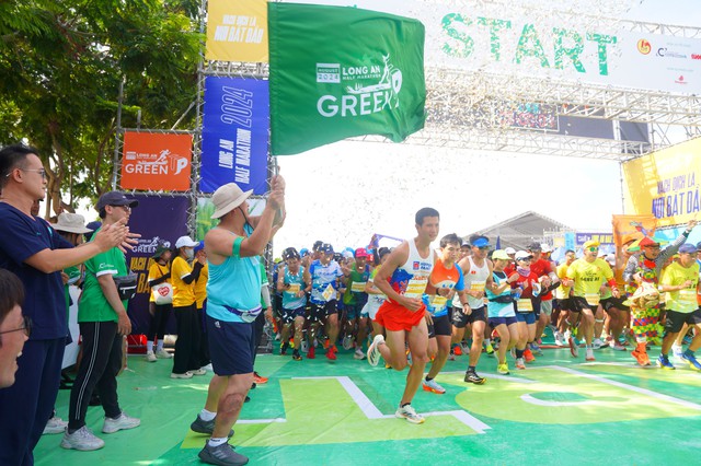             GreenUP Long An half-marathon 2024: Chạy phủ xanh 11.000 cây rừng nguyên sinh miền Trung    