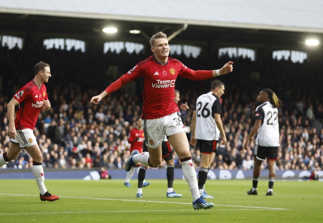             Man United 'đẩy' McTominay và Sancho khỏi Old Trafford    