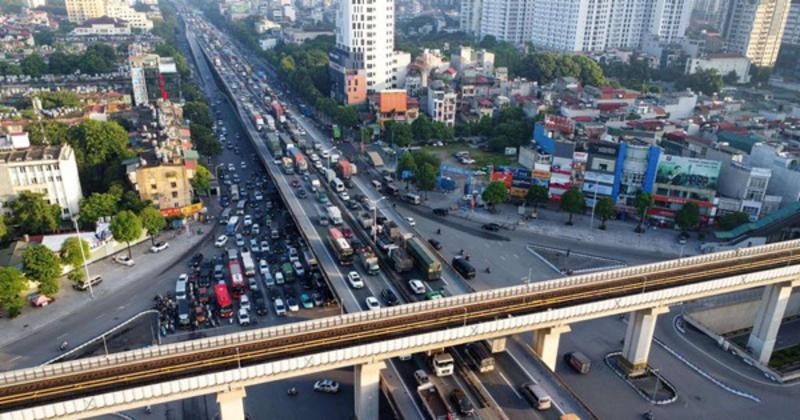 View -             Ùn tắc gần chục km, ôtô nhích từng mét rời Hà Nội    