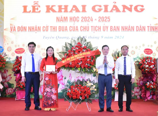             Tuyên Quang: Hơn 225 nghìn học sinh toàn tỉnh dự Lễ khai giảng năm học mới    