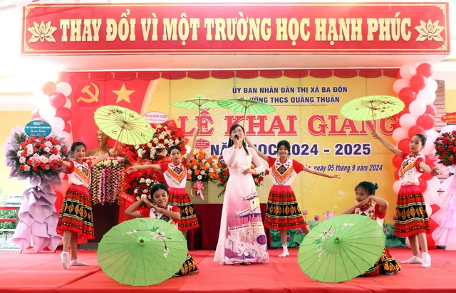             553 trường học tại Quảng Bình khai giảng năm học mới    