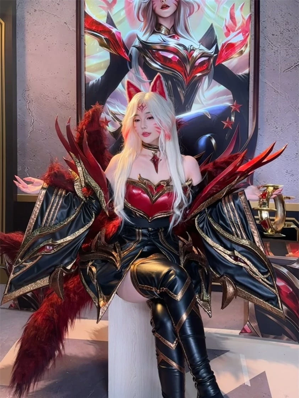             Nữ streamer cosplay Ahri Huyền Thoại Bất Tử của Faker cực gợi cảm    