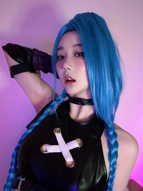 View -             Nữ streamer cosplay Ahri Huyền Thoại Bất Tử của Faker cực gợi cảm    