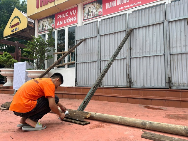             VIDEO: Người dân Đồ Sơn chằng chống, gia cố nhà hàng chống siêu bão Yagi    