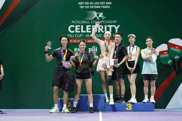 View -             Sao làng giải trí hào hứng tham dự Giải Pickleball Celebrity Championship 2024    