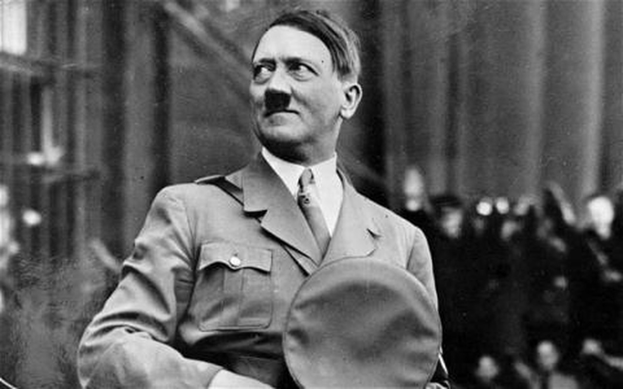 View -             Sau khi lên nắm quyền, Hitler thu thập, phá hủy tranh của mình?    