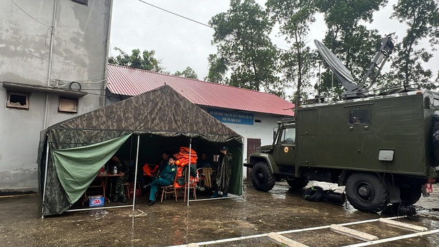 View -             Vụ sập cầu Phong Châu: Sáng 10-9 vẫn chưa thể tiến hành cứu hộ, cứu nạn do nước lũ dâng cao, chảy xiết    