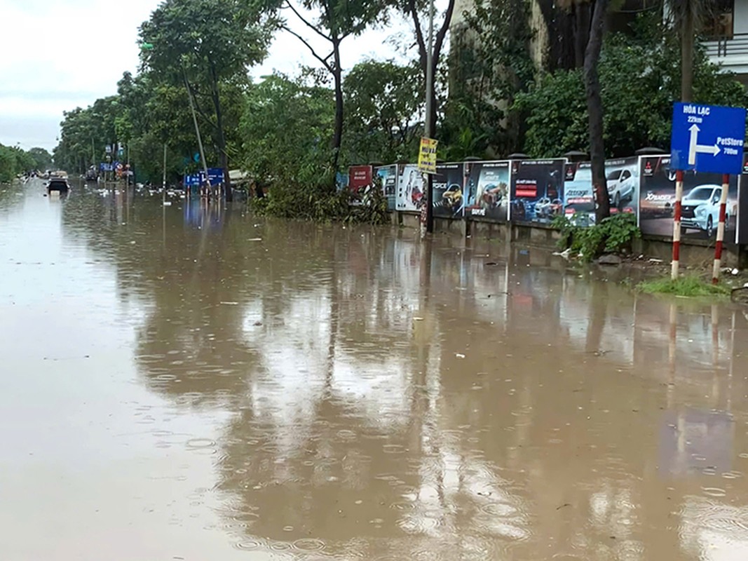 View -             Hà Nội: Nước sông Hồng dâng cao, nhiều tuyến đường ngập trong biển nước    