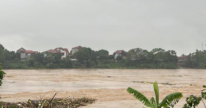 View -             Vụ sập cầu Phong Châu: Sáng 10-9 vẫn chưa thể tiến hành cứu hộ, cứu nạn do nước lũ dâng cao, chảy xiết    