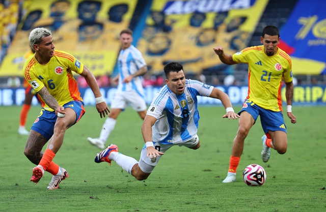 View -             Vắng Messi, Argentina gục ngã trước 'đòn thù' Colombia    