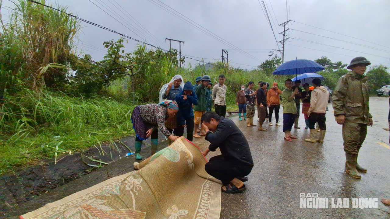 View -             VIDEO: Thêm vụ sạt lở trên quốc lộ vùi lấp 6 người trong 1 gia đình ở Lào Cai    