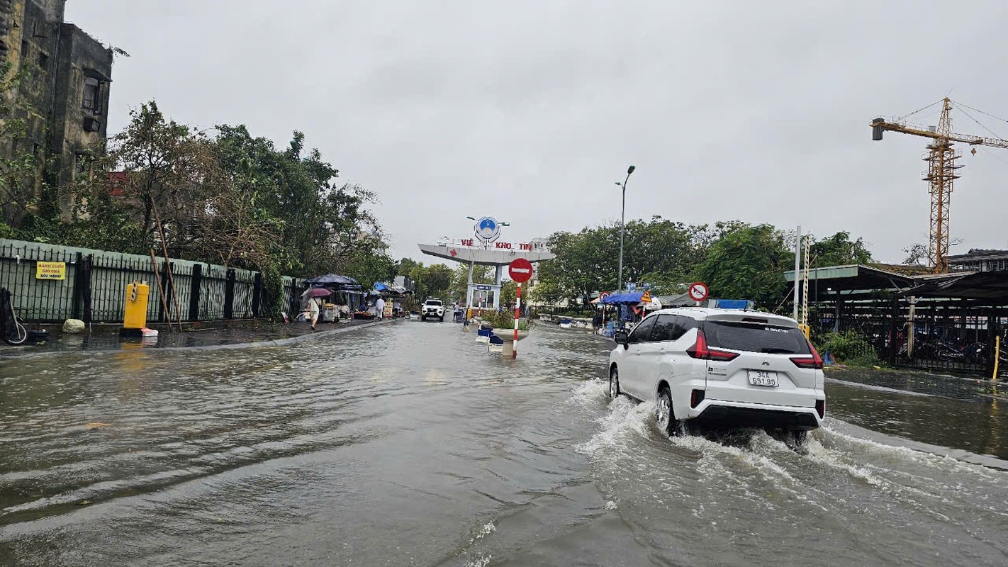 View -             Nhiều tuyến phố TP Hải Dương bị ngập do mưa kéo dài    