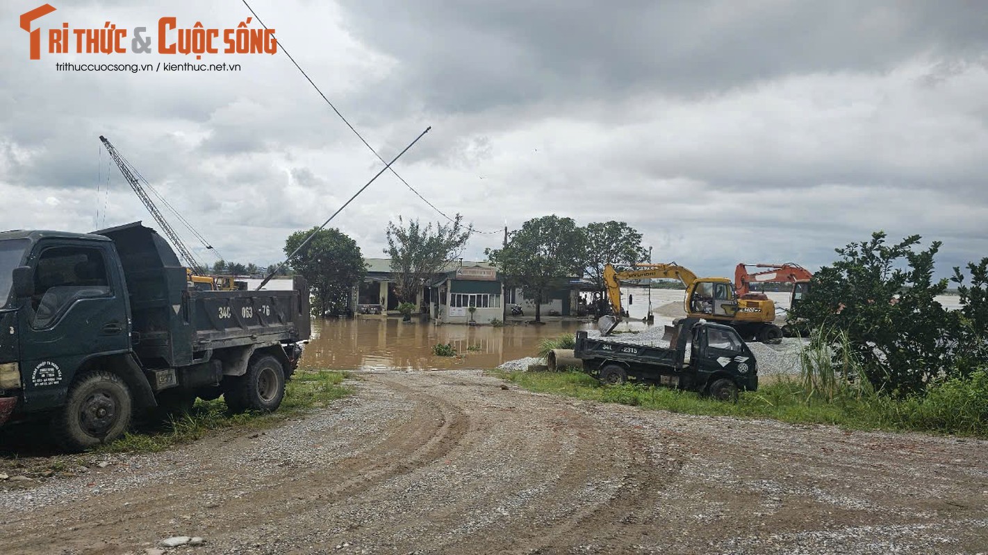             Hải Dương: Báo động 2 sông Thái Bình, bến bãi chất tải ngổn ngang    