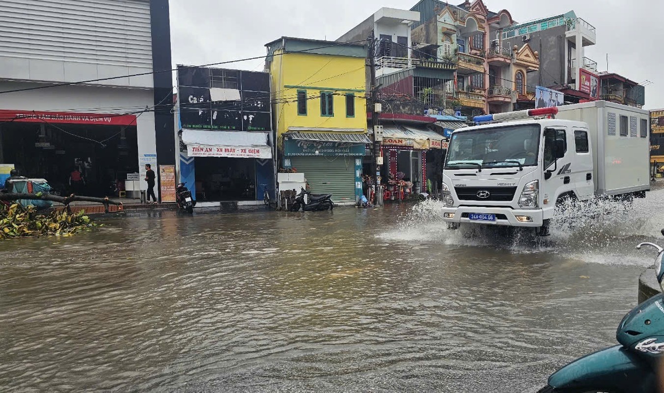             Nhiều tuyến phố TP Hải Dương bị ngập do mưa kéo dài    