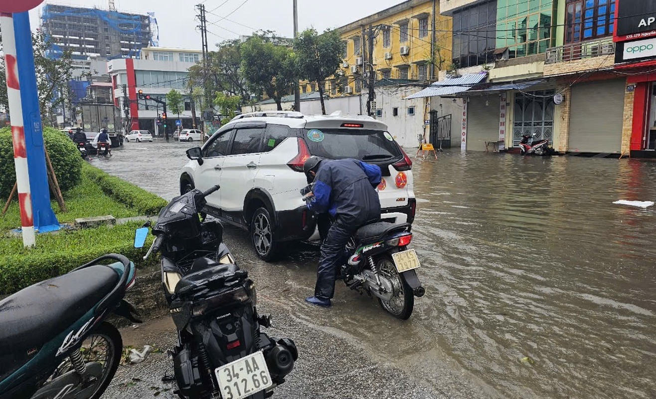             Nhiều tuyến phố TP Hải Dương bị ngập do mưa kéo dài    