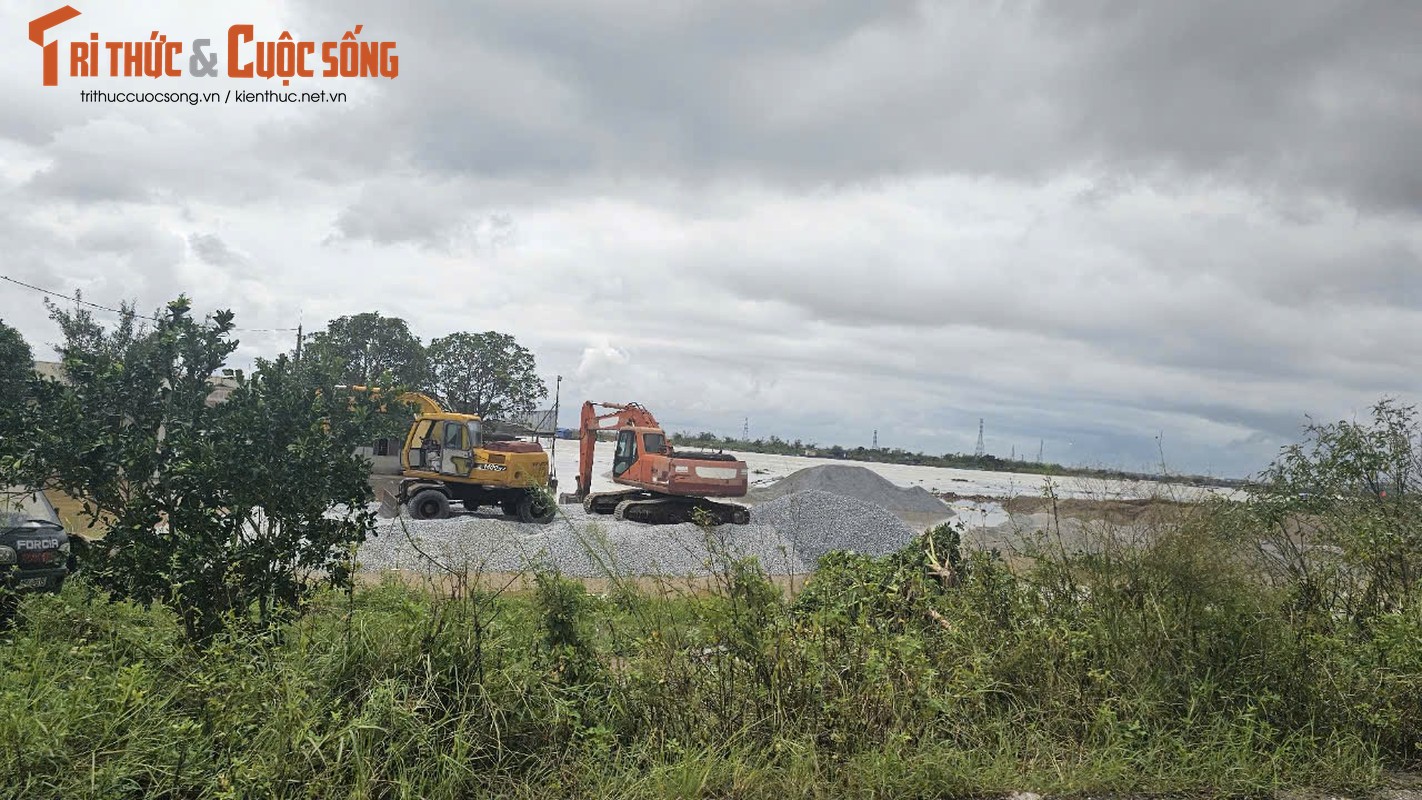 View -             Hải Dương: Báo động 2 sông Thái Bình, bến bãi chất tải ngổn ngang    