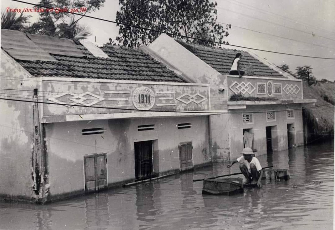 View -             Loạt ảnh về trận đại hồng thủy ở miền Bắc 1971    