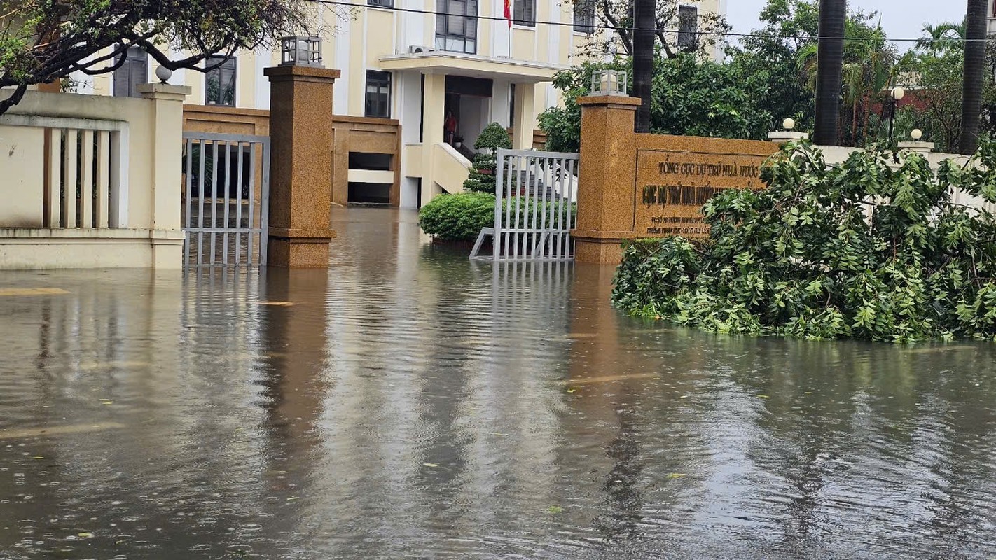             Nhiều tuyến phố TP Hải Dương bị ngập do mưa kéo dài    