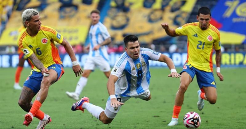             Vắng Messi, Argentina gục ngã trước 'đòn thù' Colombia    