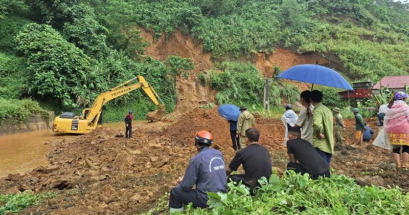 View -             VIDEO: Thêm vụ sạt lở trên quốc lộ vùi lấp 6 người trong 1 gia đình ở Lào Cai    