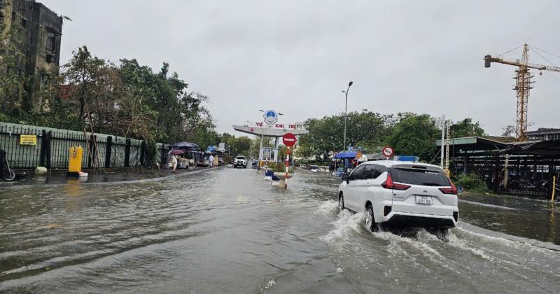 View -             Nhiều tuyến phố TP Hải Dương bị ngập do mưa kéo dài    