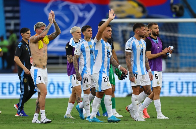 View -             Vắng Messi, Argentina gục ngã trước 'đòn thù' Colombia    