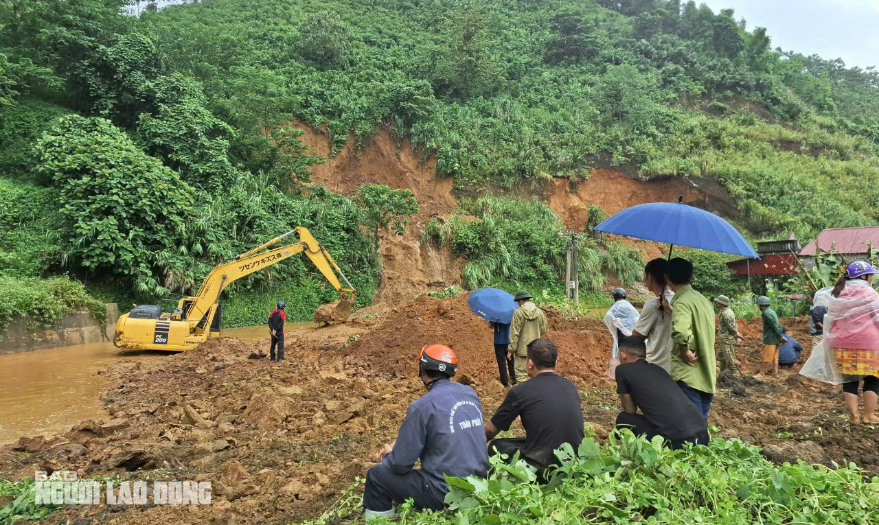 View -             VIDEO: Thêm vụ sạt lở trên quốc lộ vùi lấp 6 người trong 1 gia đình ở Lào Cai    