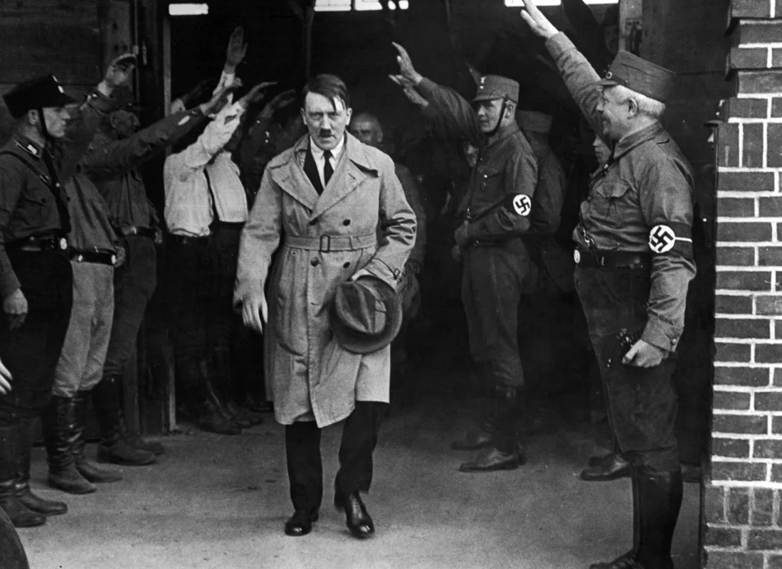 View -             Hàng xóm của nhà độc tài Hitler tiết lộ bí mật 'động trời'    