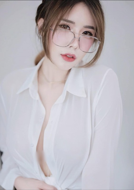 View -             Hot girl xinh đẹp gây chú ý khi tung ảnh tắm suối    