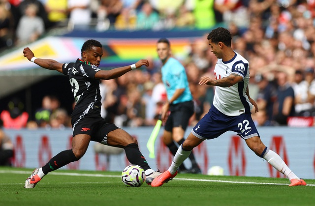 View -             Tottenham 'đá gấu' nhưng không cản được Arsenal    