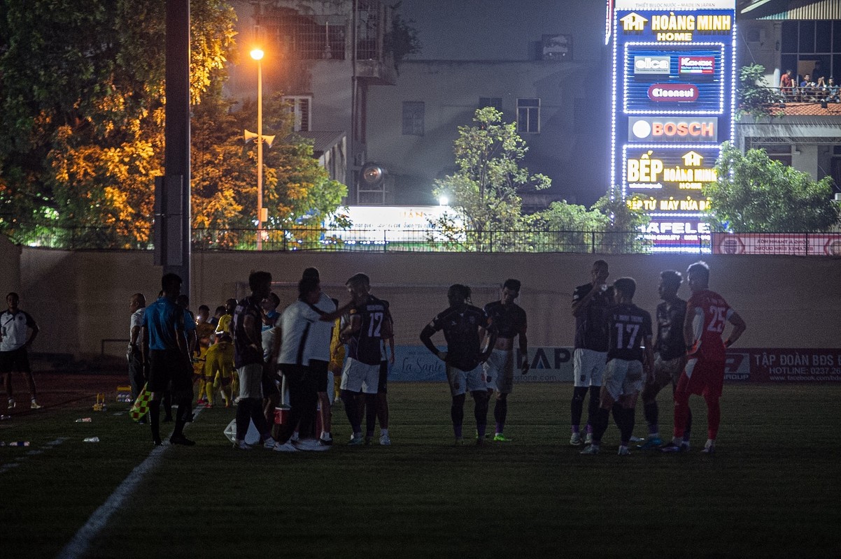 View -             SVĐ Thanh Hóa gặp sự cố điện ngày khai màn V-League 2024/2025    