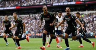 
Tottenham 'đá gấu' nhưng không cản được Arsenal 