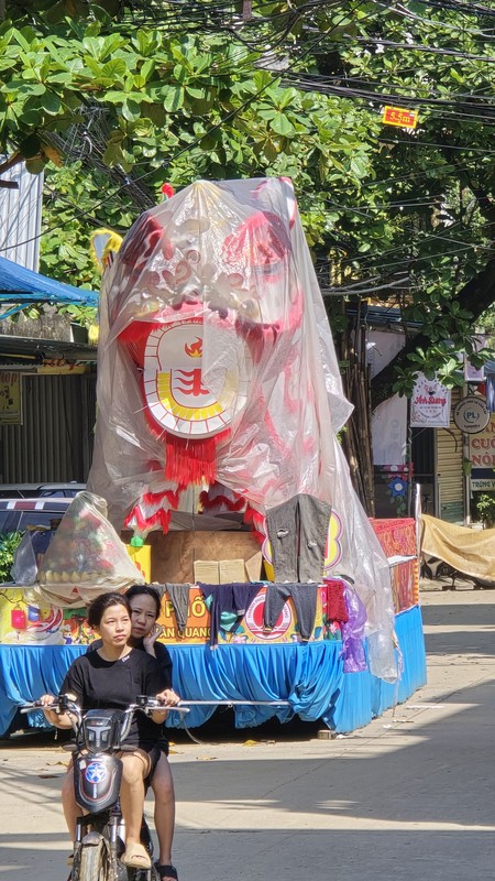             Xót xa xe đèn lồng khổng lồ ở Tuyên Quang 'nằm đắp chiếu'    