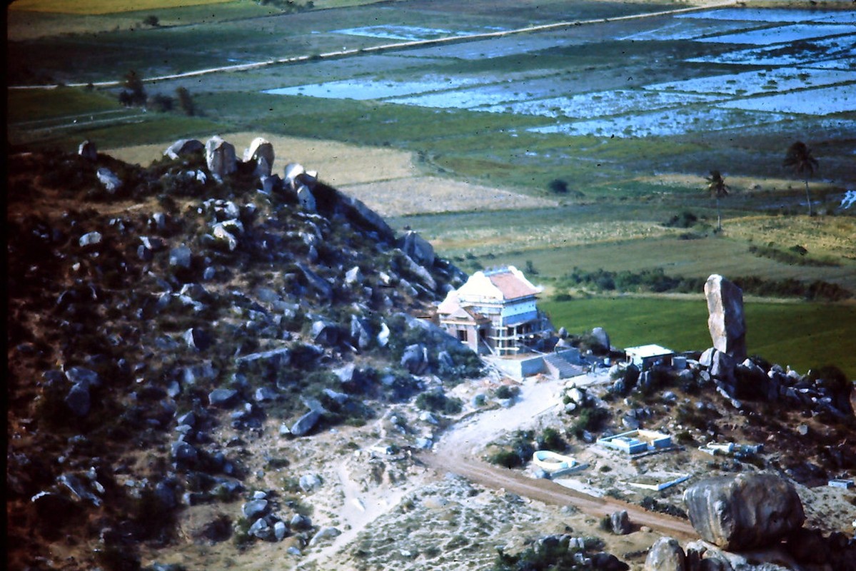 View -             Hình độc về Phan Rang hơn nửa thế kỷ trước nhìn từ máy bay    