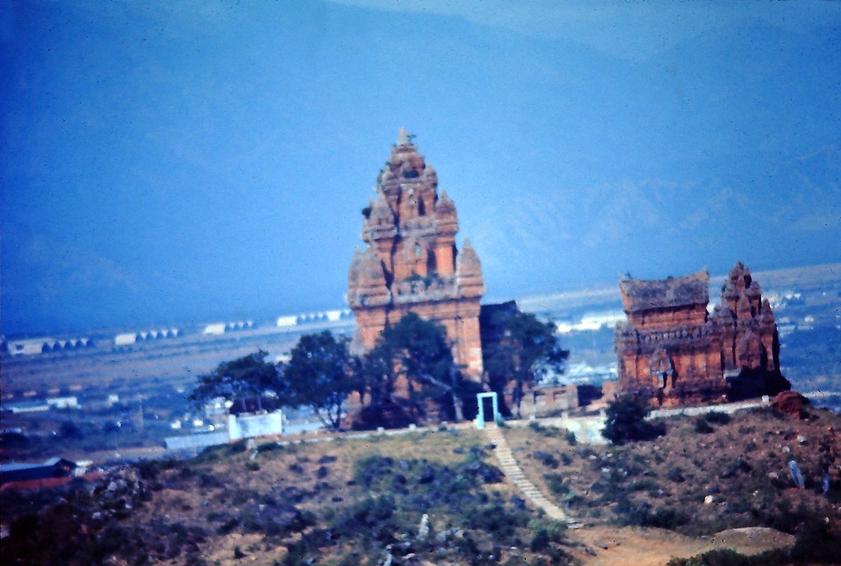 View -             Hình độc về Phan Rang hơn nửa thế kỷ trước nhìn từ máy bay    