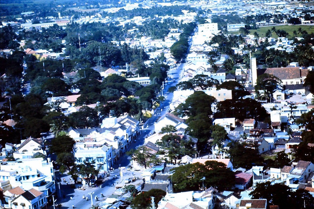 View -             Hình độc về Phan Rang hơn nửa thế kỷ trước nhìn từ máy bay    