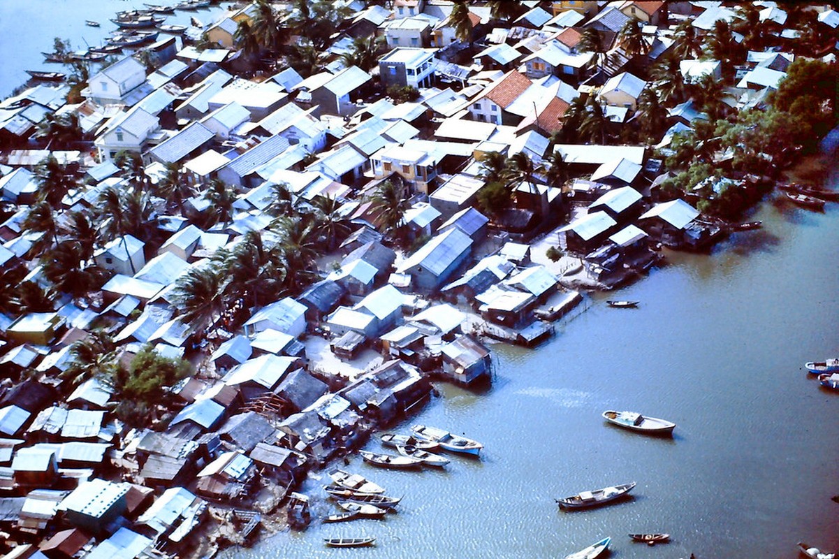 View -             Hình độc về Phan Rang hơn nửa thế kỷ trước nhìn từ máy bay    