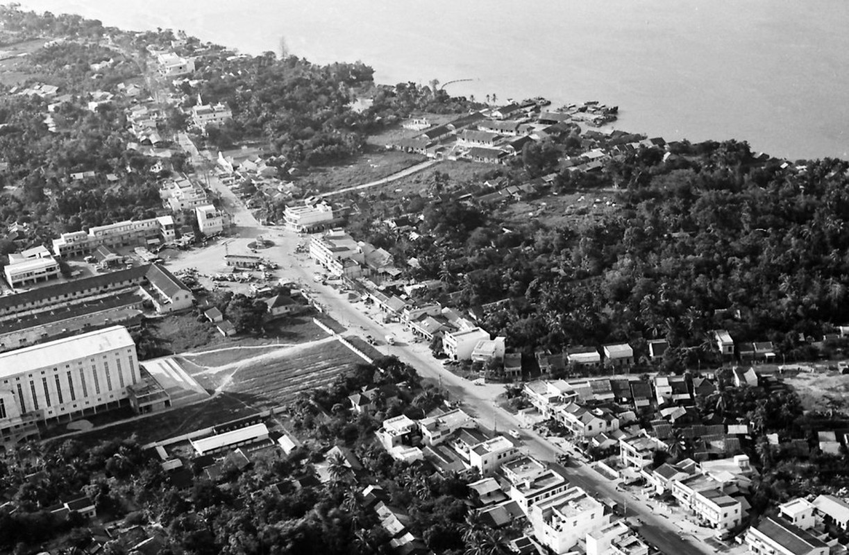 View -             Loạt ảnh hiếm có về Vĩnh Long thập niên 1960 nhìn từ máy bay    