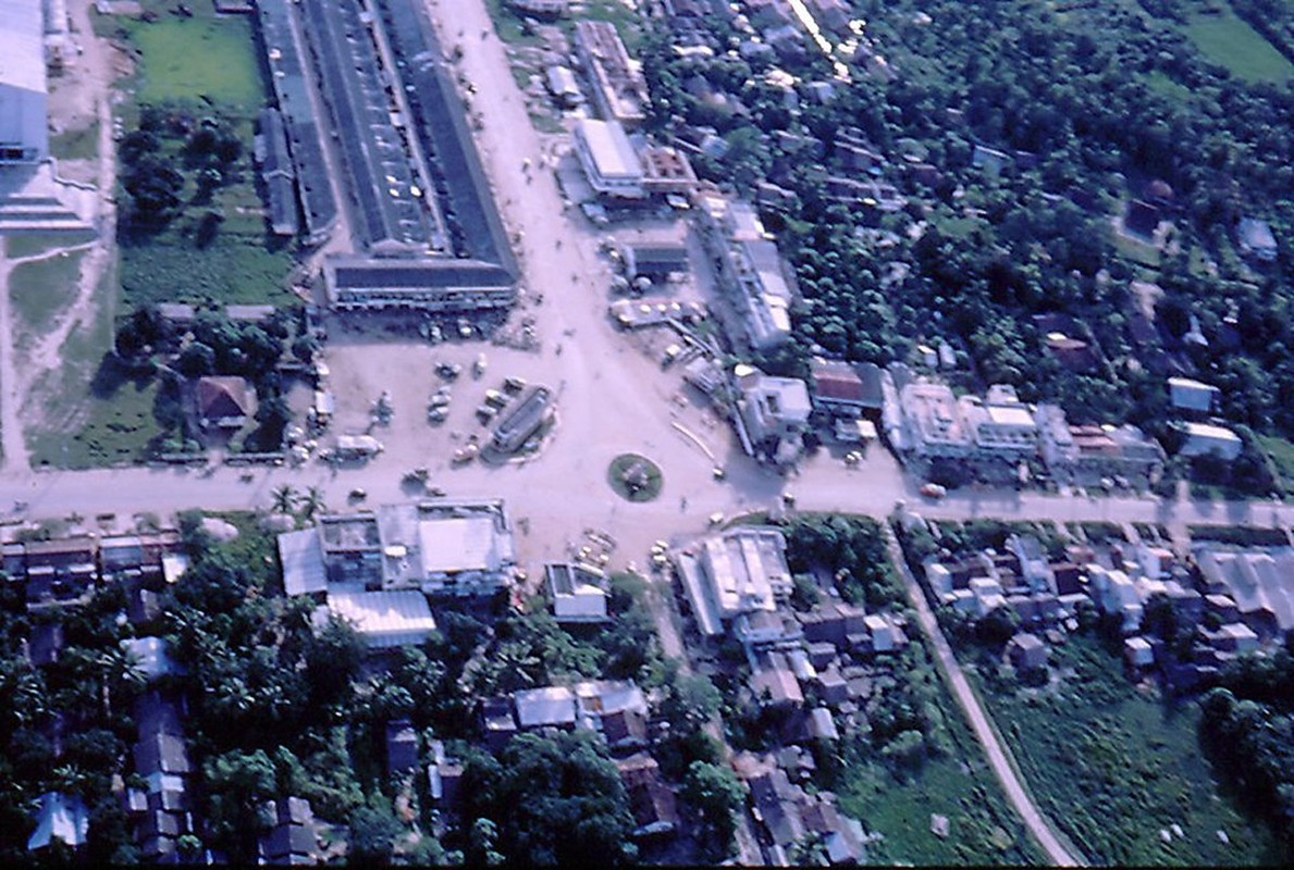 View -             Loạt ảnh hiếm có về Vĩnh Long thập niên 1960 nhìn từ máy bay    