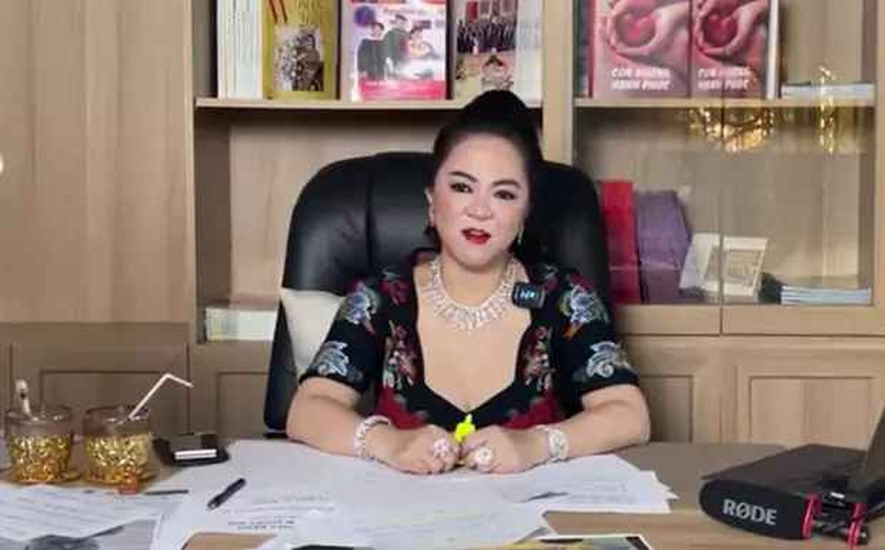 View -             Loạt câu nói từng viral khắp cõi mạng của bà Phương Hằng    