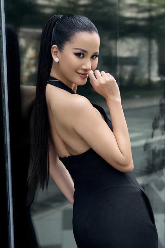 View -             Hương Ly bức xúc trước tin đồn 'cặp kè' Chủ tịch Miss Universe Vietnam    