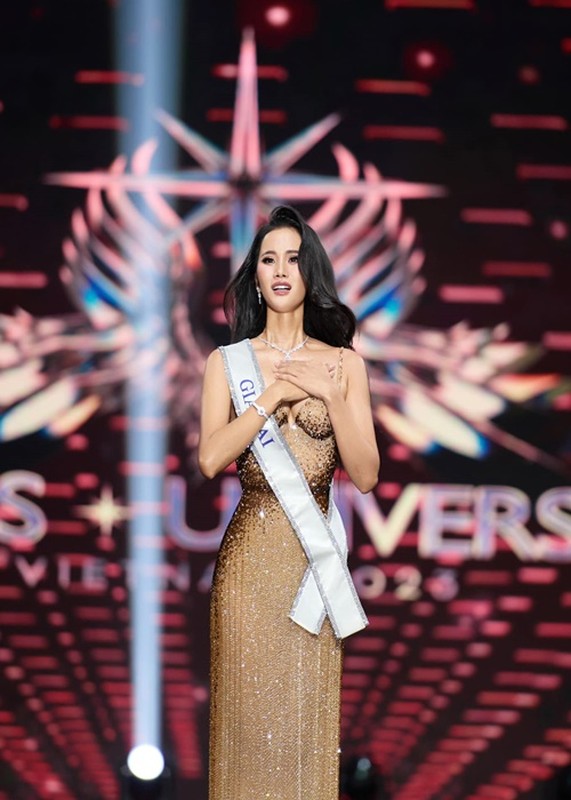             Hương Ly bức xúc trước tin đồn 'cặp kè' Chủ tịch Miss Universe Vietnam    