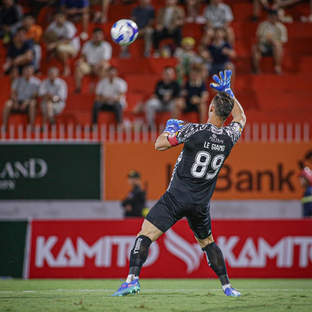 View -             CLB TP Hồ Chí Minh đánh bại á quân V-League    