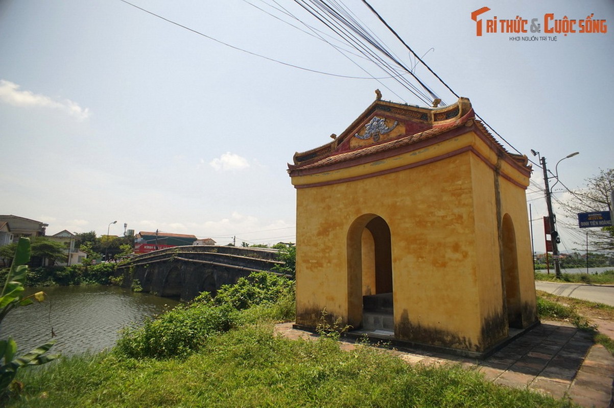 View -             Chiêm ngưỡng loạt bia đá cổ khắc 'lời vàng' của vua chúa nhà Nguyễn    