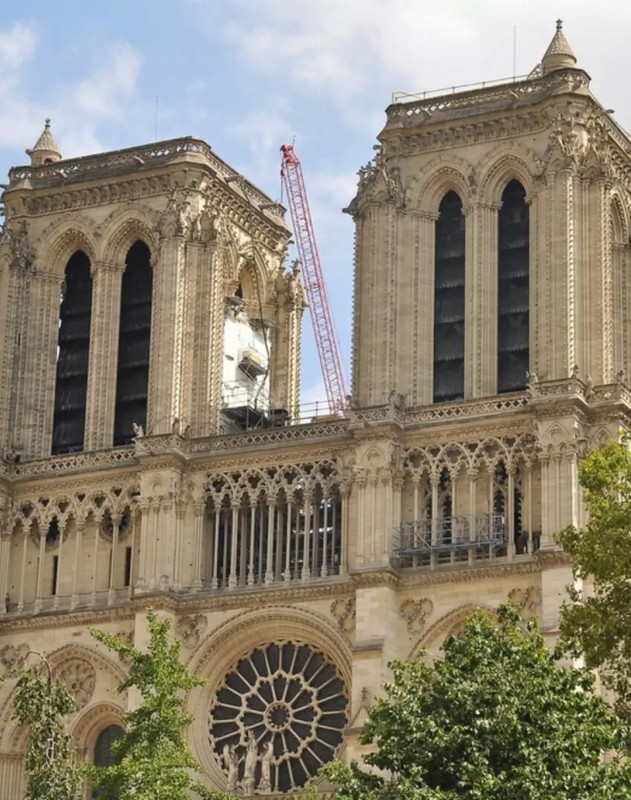 View -             Danh tính chủ nhân quan tài chì chôn ở nhà thờ Đức Bà Paris    