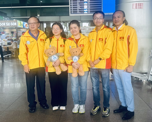             Các kỳ thủ Việt Nam trở về sau Olympiad cờ vua 2024    